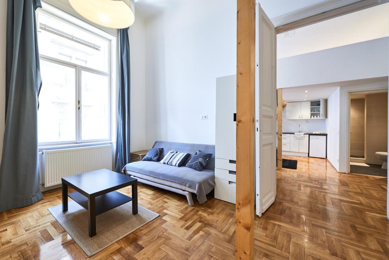 Large Apartment For Groups City Center Dist. VII 부다페스트 외부 사진