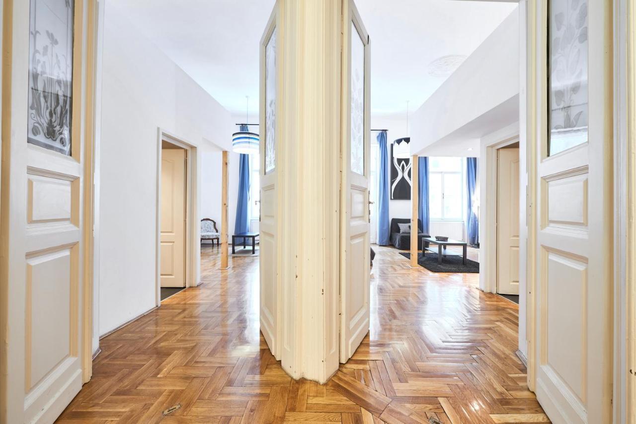 Large Apartment For Groups City Center Dist. VII 부다페스트 외부 사진