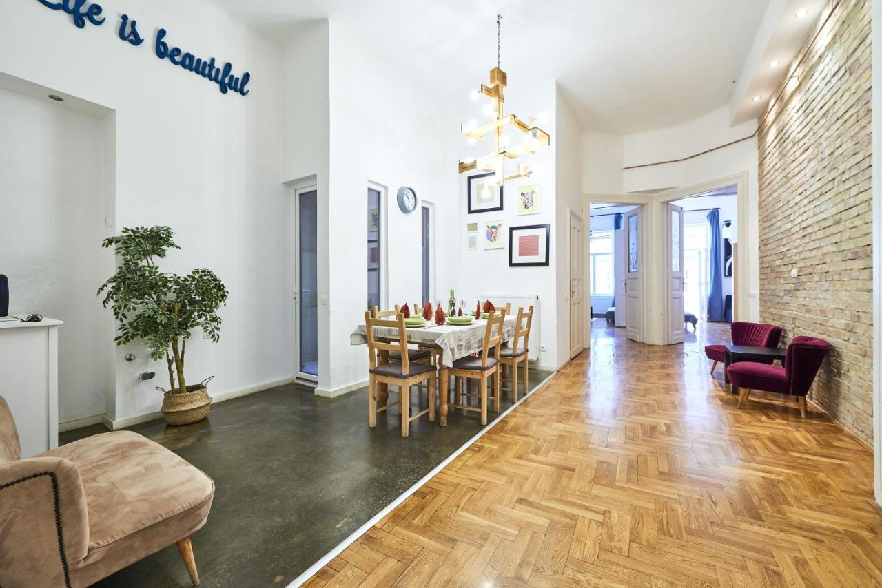 Large Apartment For Groups City Center Dist. VII 부다페스트 외부 사진